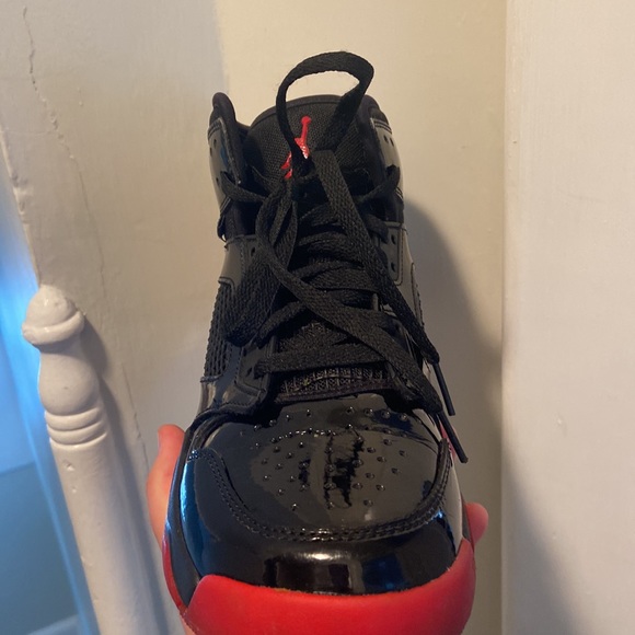 There Jordan Mars 270s size 7 in boys. - Picture 3 of 8